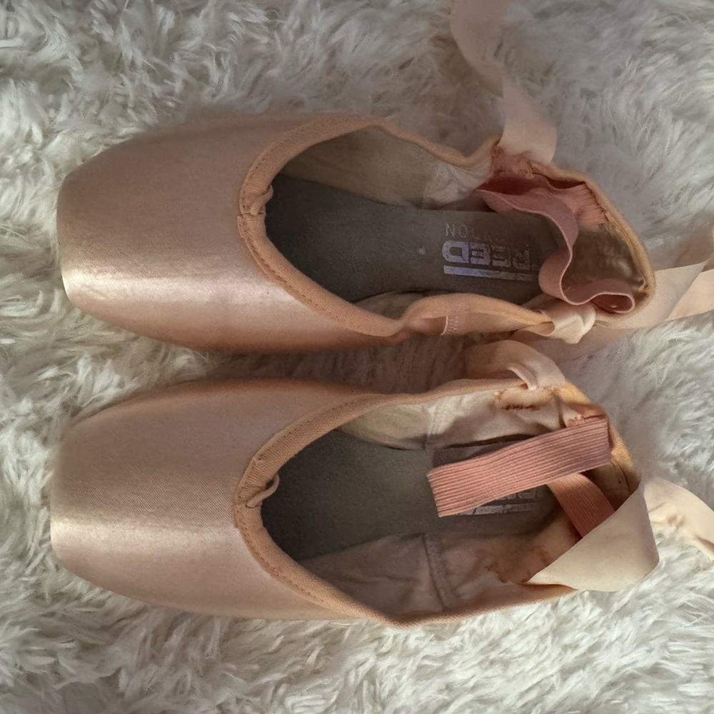 Elegant Satin Ballet Flats by FREED STUDIOS 2 SZ 5 1/2 EE